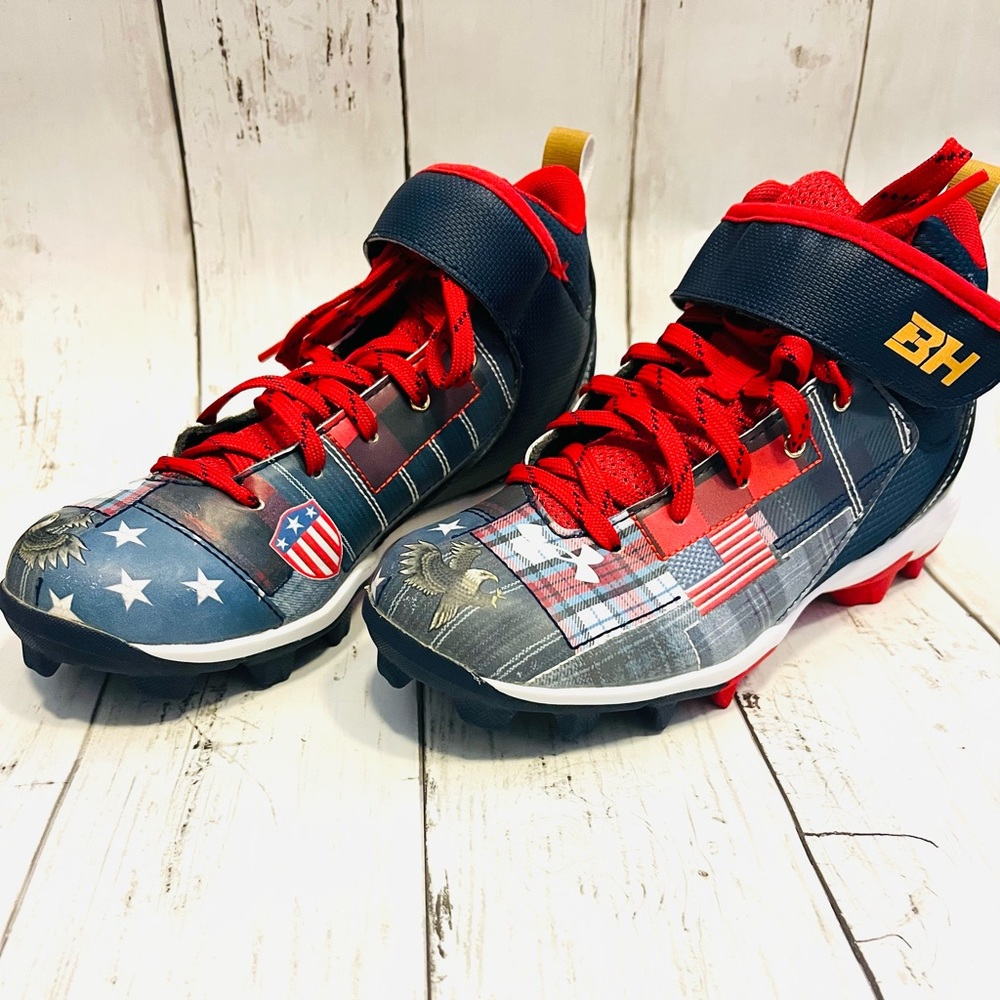 Under Armour Baseball Cleats size 2Y